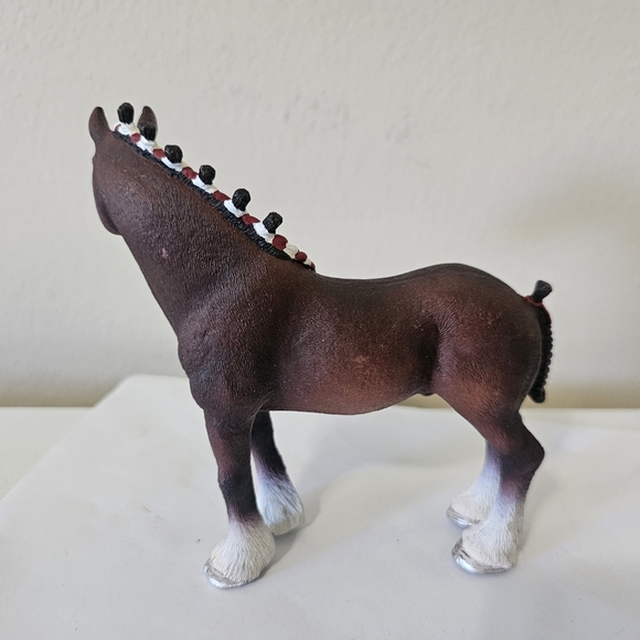 Schleich Clydesdale Bay Gelding Draft Horse 13808 - Picture 3 of 7
